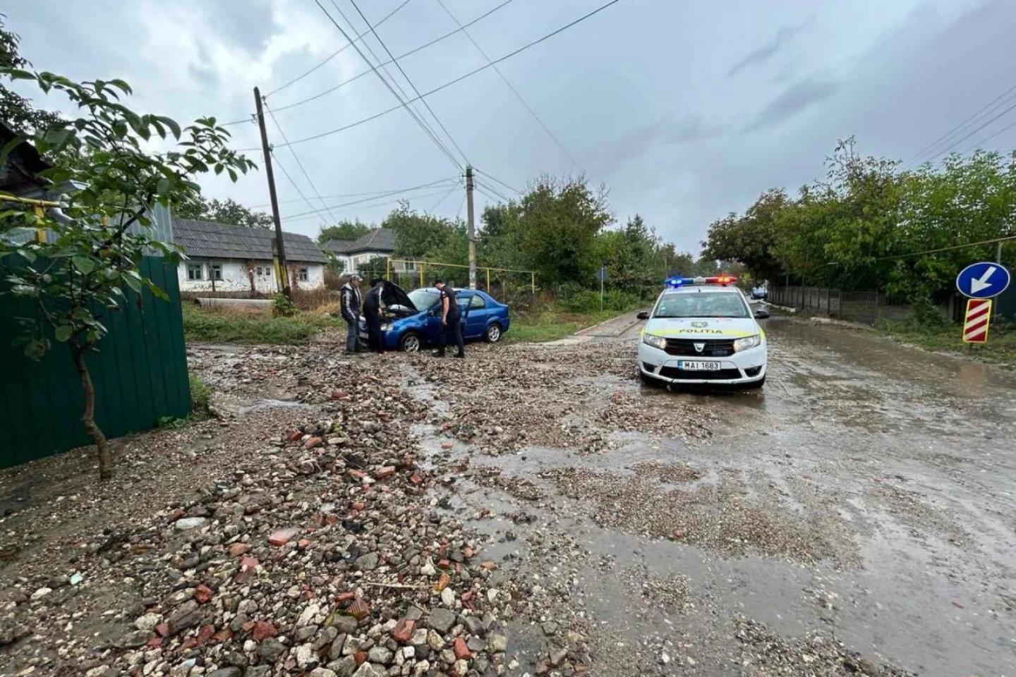Ploile abundente au afectat drumuri și localități din R. Moldova. Ședință la Centrul Anticriză al MAI 