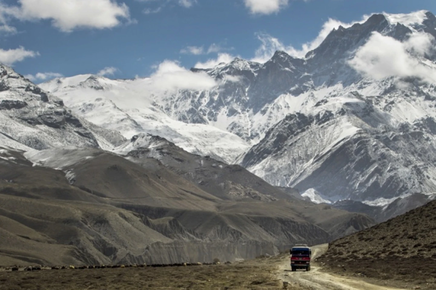 Cinci alpinişti ruşi au murit în Nepal, în timpul escaladării vârfului Dhaulagiri
