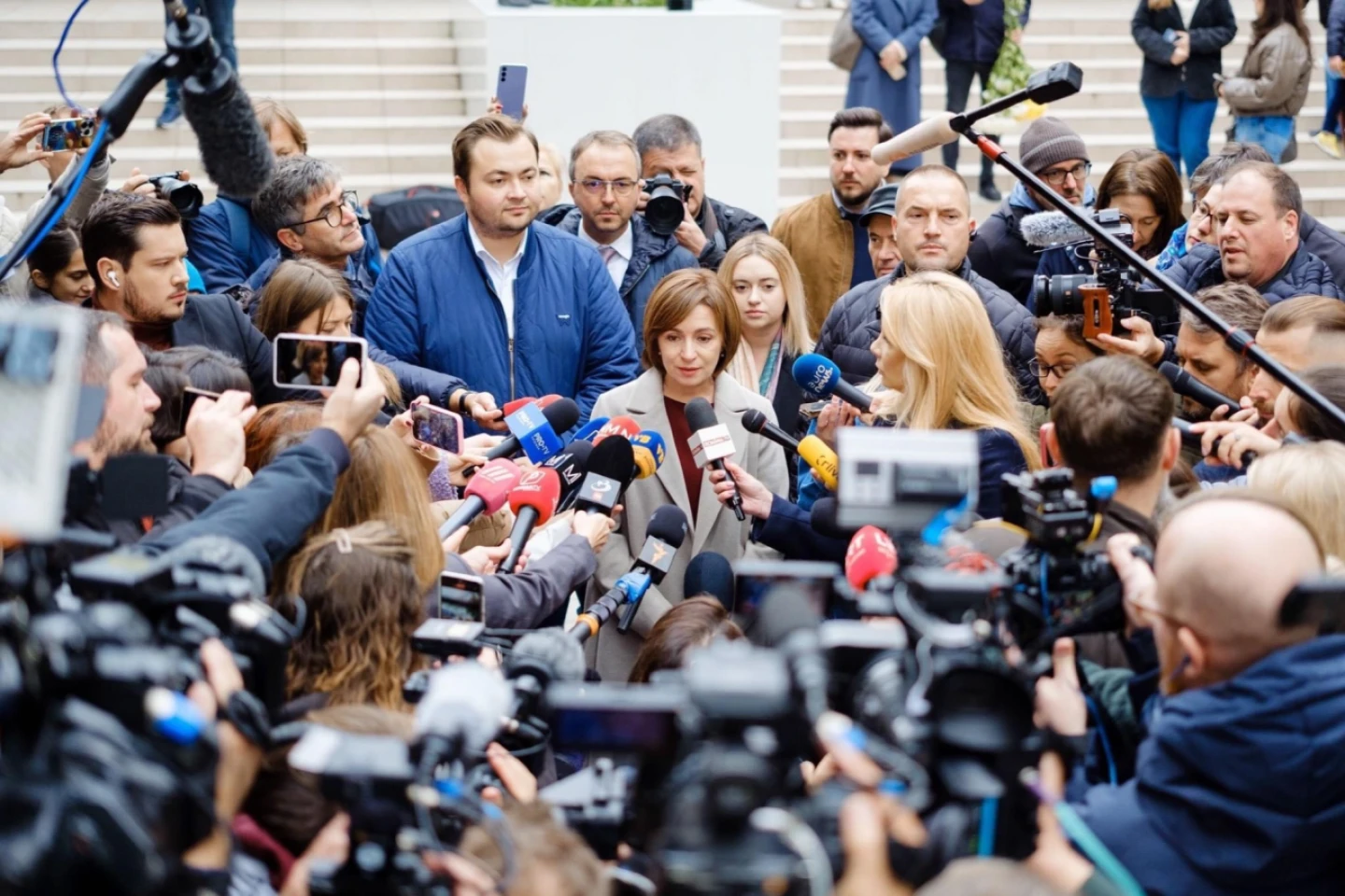 Maia Sandu: Grupări criminale au încercat să cumpere 300 de mii de voturi. Dimensiunea fraudei este fără precedent.