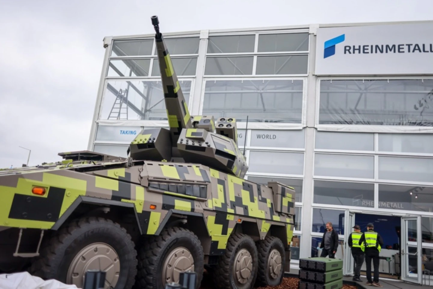 Rheinmetall anunţă că prima sa fabrică de armament din Ucraina a fost dată în funcţiune