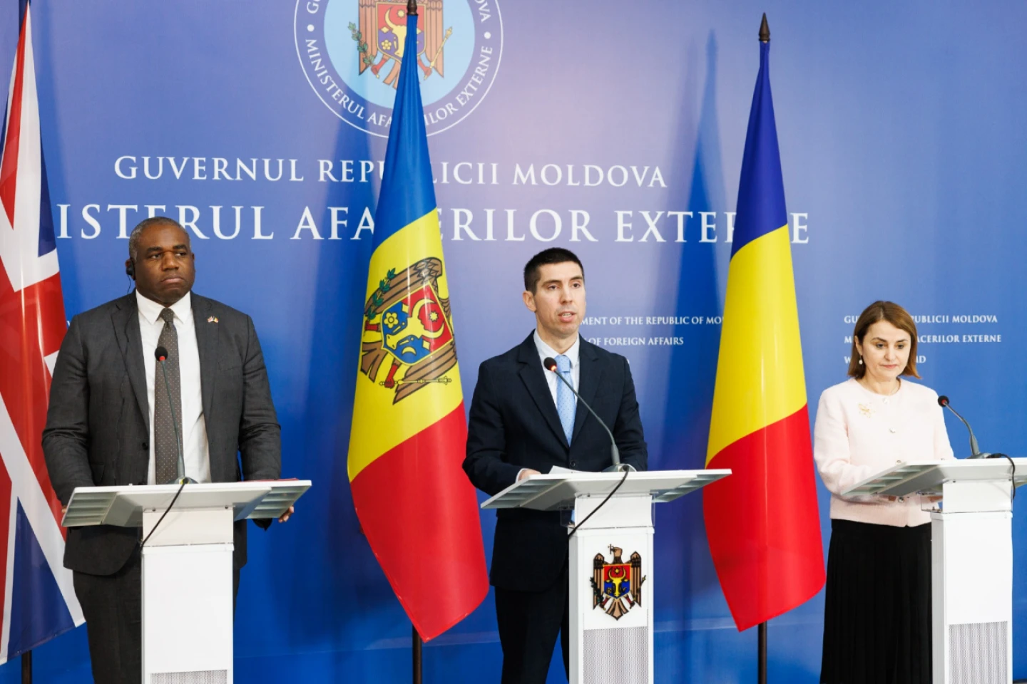 Șefii diplomațiilor de la București și Londra, în vizită la Chișinău, pentru a transmite susținerea lor 