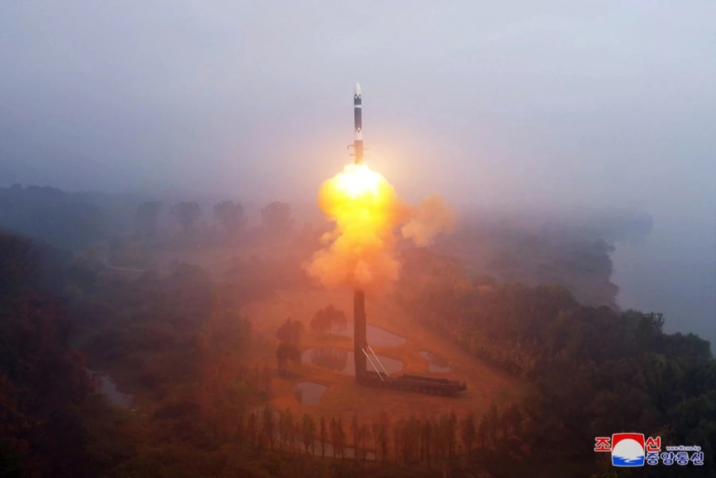 Rusia afirmă că a avertizat SUA înainte de lansarea rachetei hipersonice asupra Ucrainei
