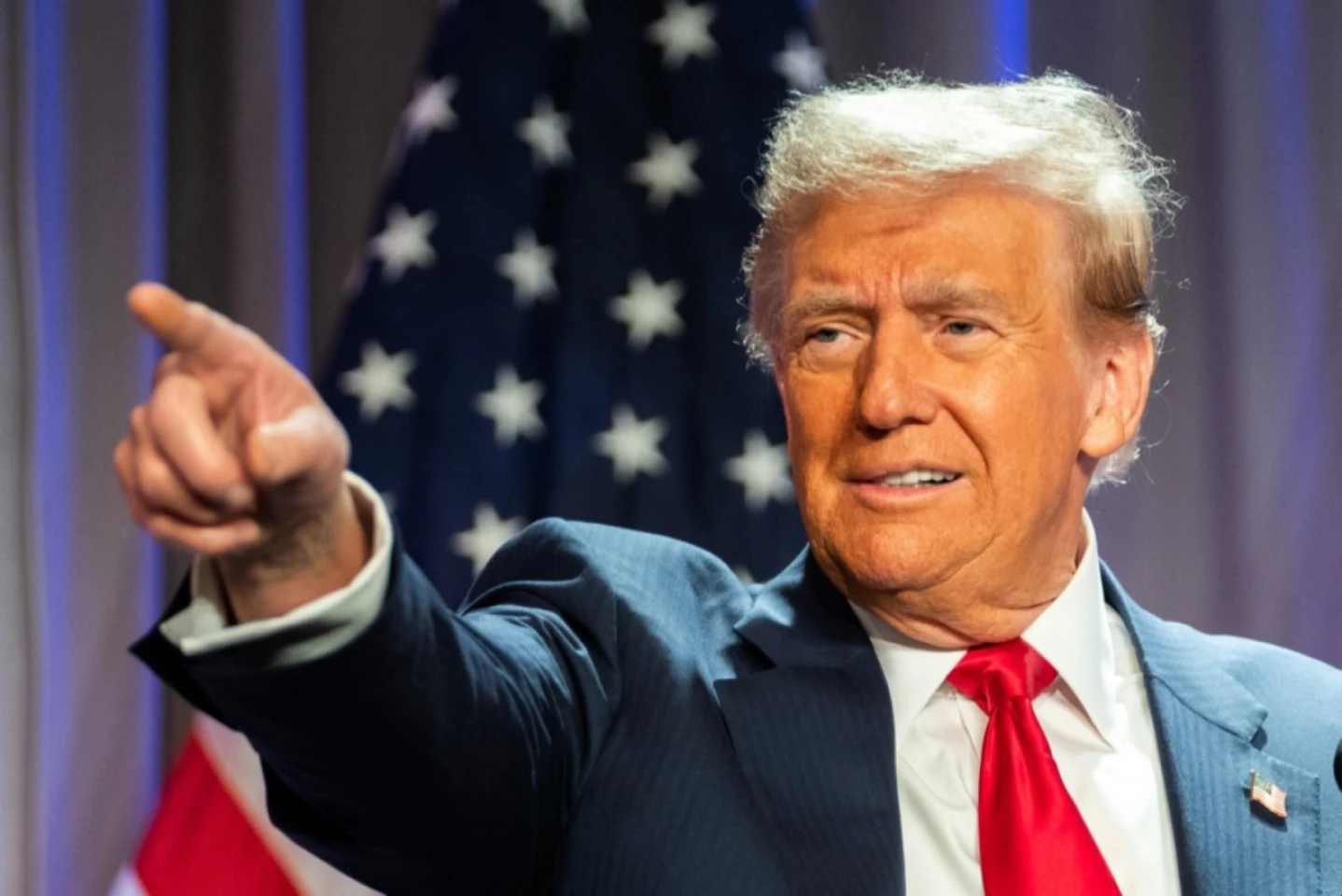 Donald Trump a anunţat creşterea cu 25% a taxelor vamale pentru Canada şi Mexic