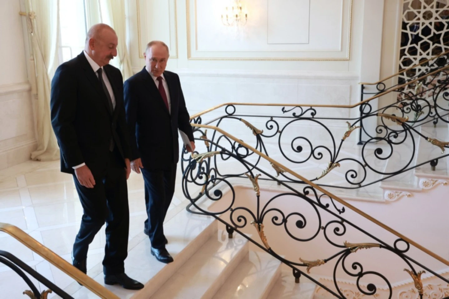 Putin își prezintă scuze pentru prăbușirea avionului azer soldată cu 38 de morți