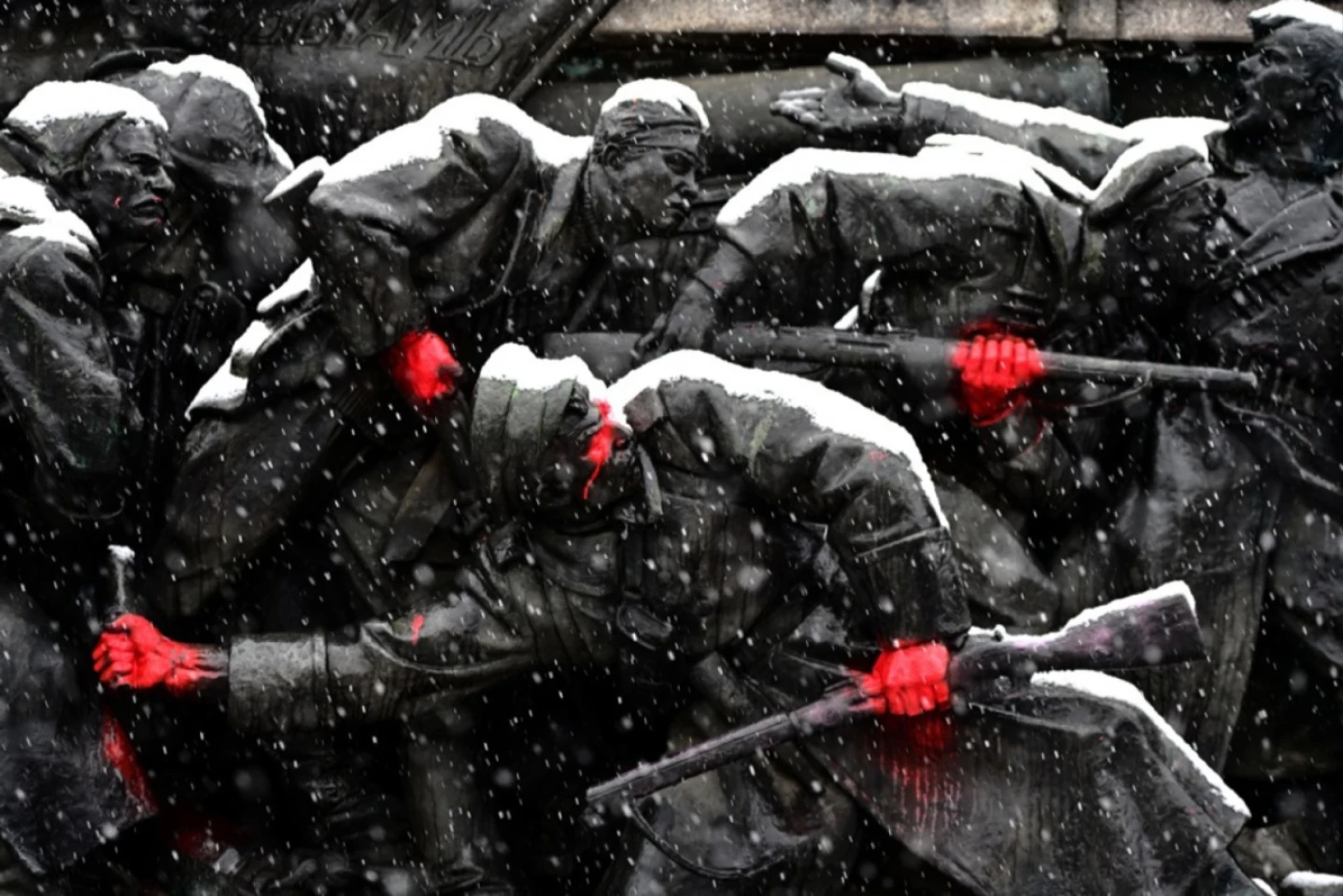 Trei elevi din Rusia, reținuți pentru „reabilitarea nazismului”, după o joacă în zăpadă 