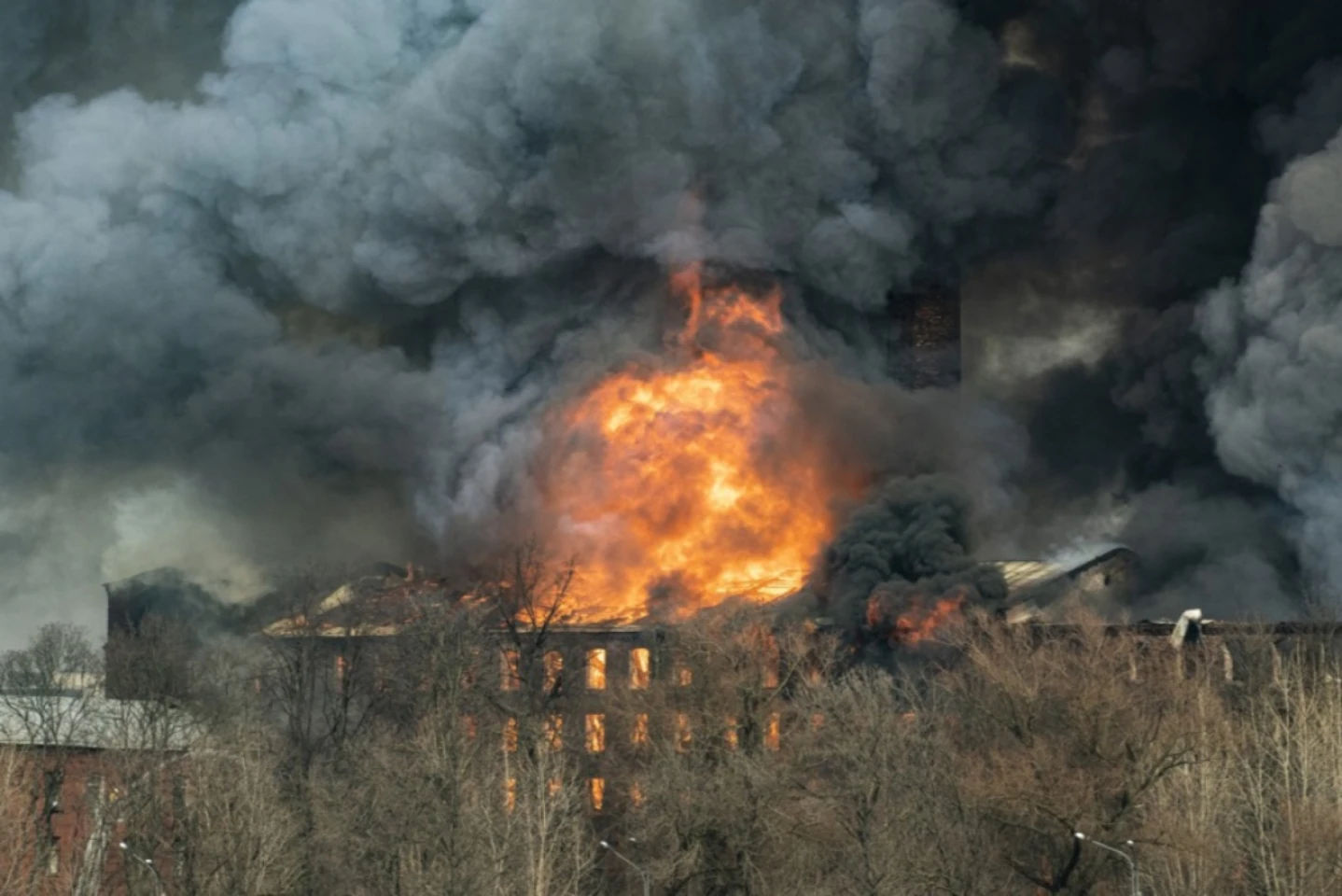 Incendiu la un centru industrial din vestul Rusiei