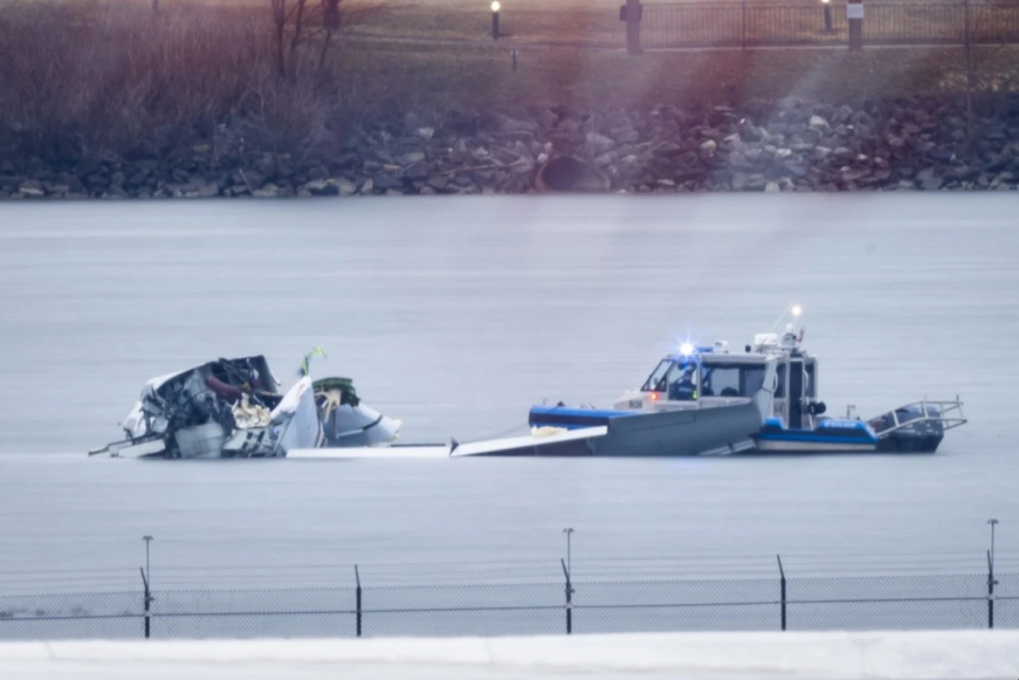 Cutiile negre ale celor două aeronave care s-au ciocnit în Washington au fost recuperate