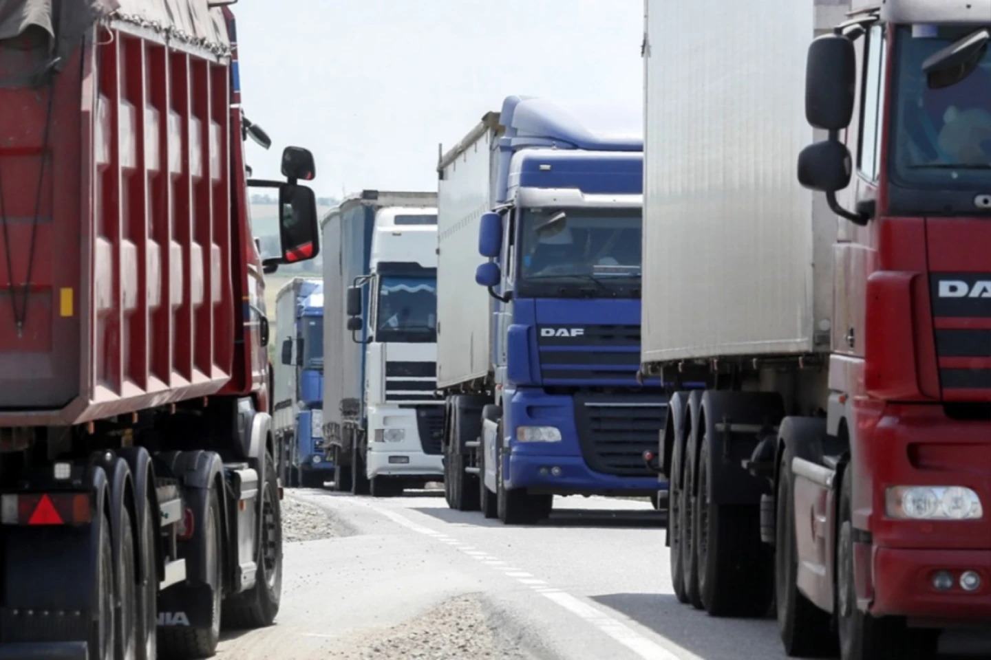 Transportatorii auto de mărfuri din R. Moldova nu mai au voie să intre pe teritoriul Rusiei