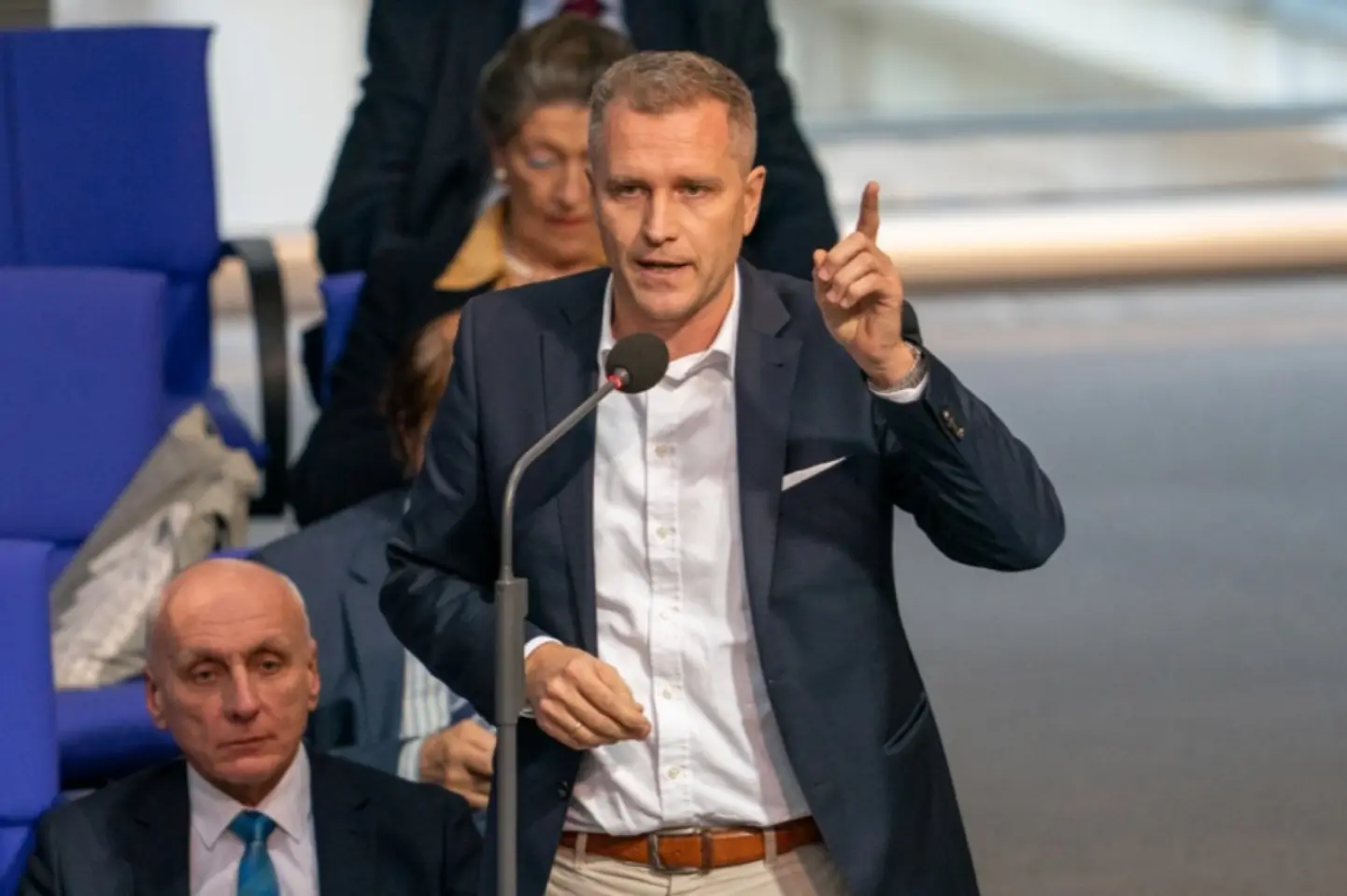 PE a votat pentru ridicarea imunităţii unui eurodeputat german de extremă dreapta