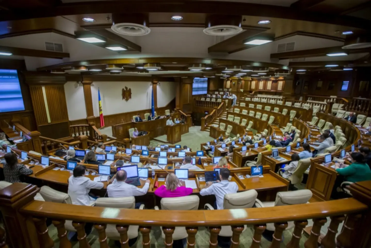 Olesea Stamate nu renunță la mandatul de parlamentar 