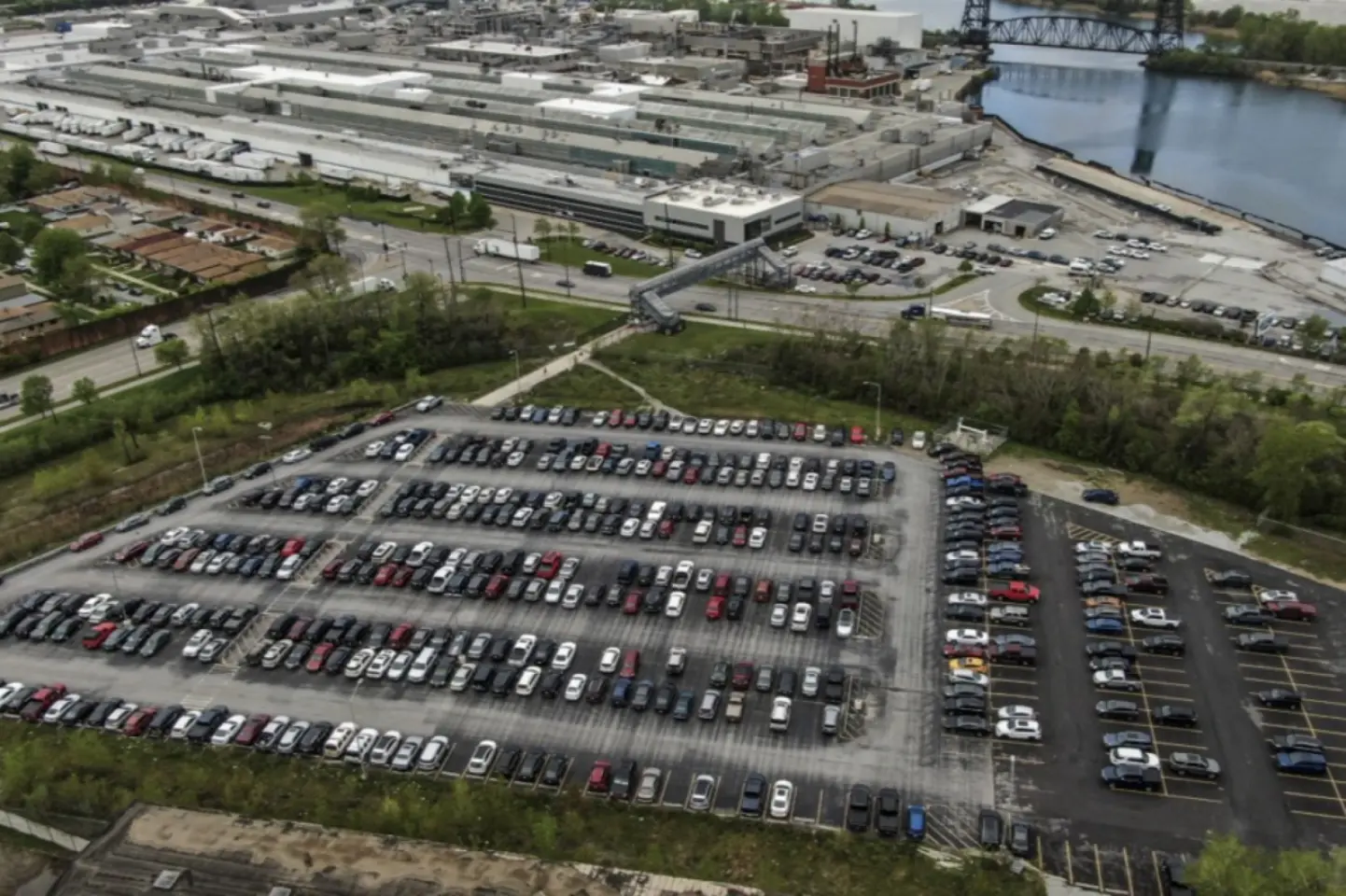 De astăzi, Canada impune taxe de 25% la vehicule din SUA