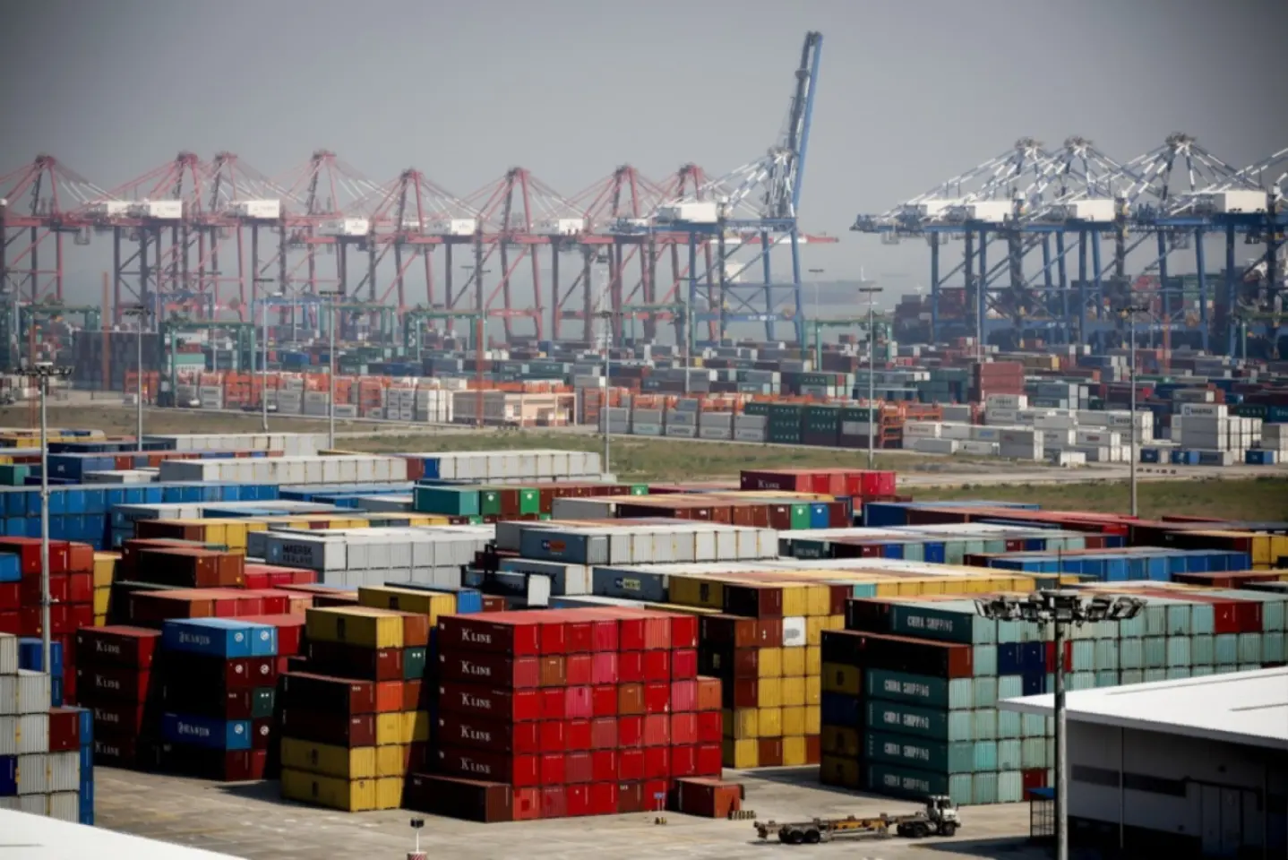 Tarifele impuse de SUA importurilor din China au ajuns la 104%