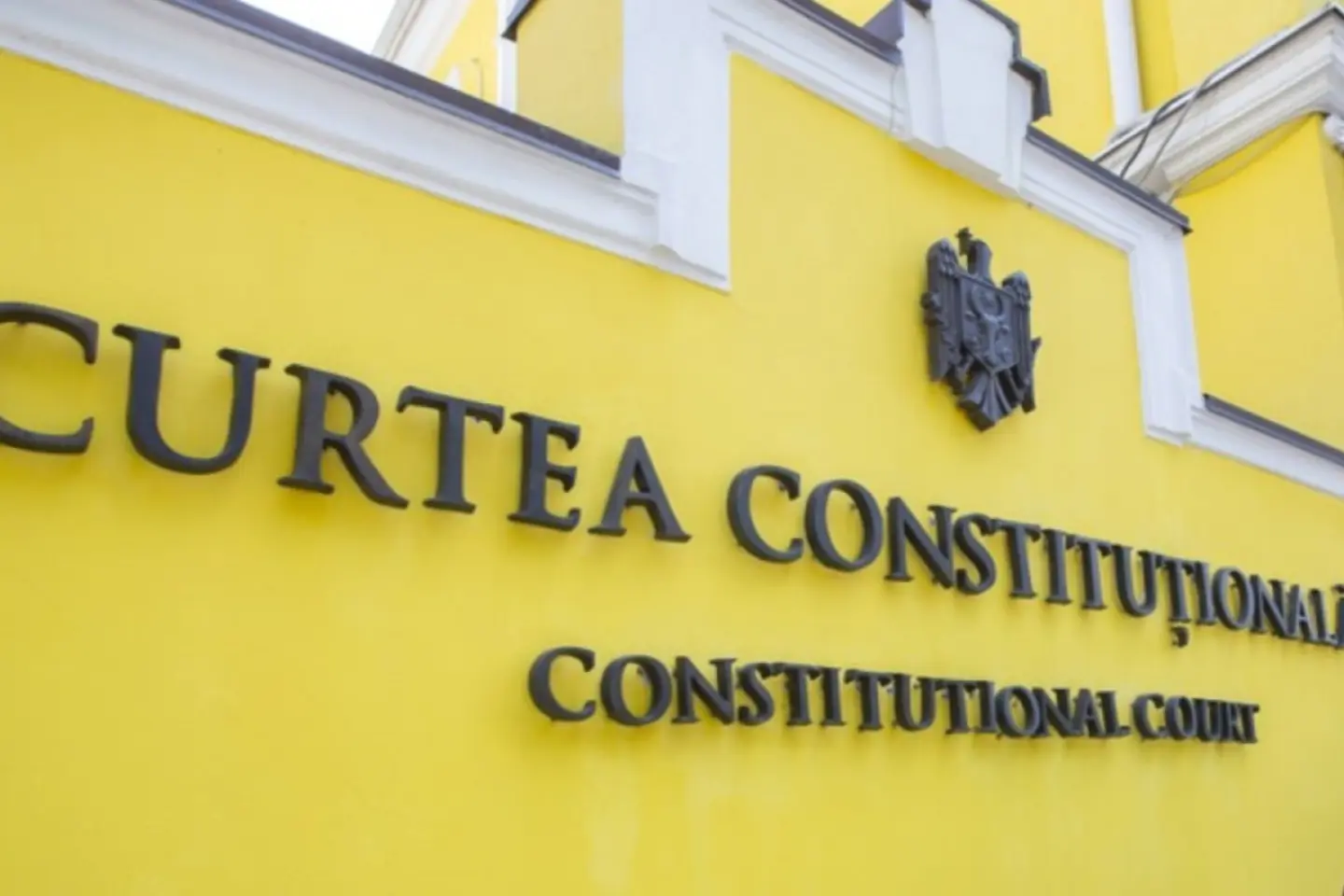 Curtea Constituțională a suspendat prevederile privind comutarea detenției pe viață la 30 de ani de închisoare