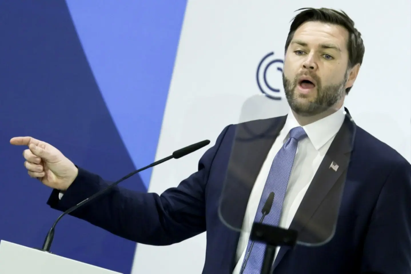 Șefa bazei militare SUA din Groenlanda, concediată după vizita lui JD Vance