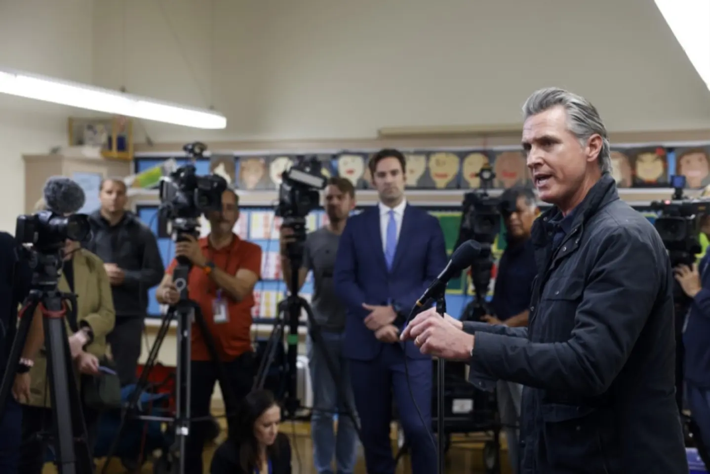 California va contesta în justiție tarifele vamale impuse de Trump