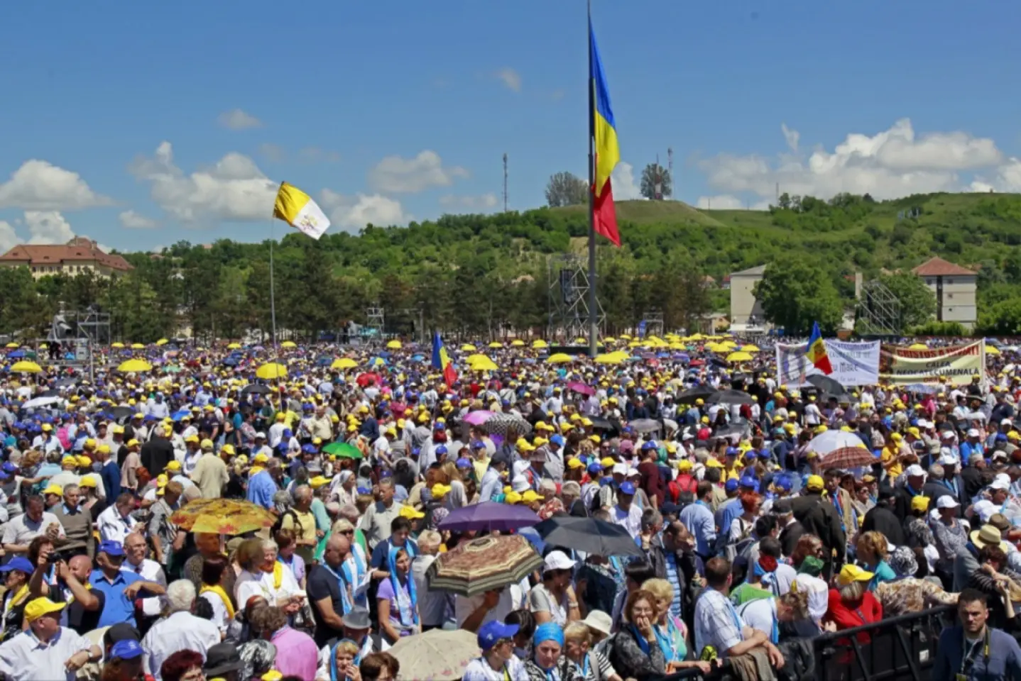 Decesul Papei Francisc, deplâns în România