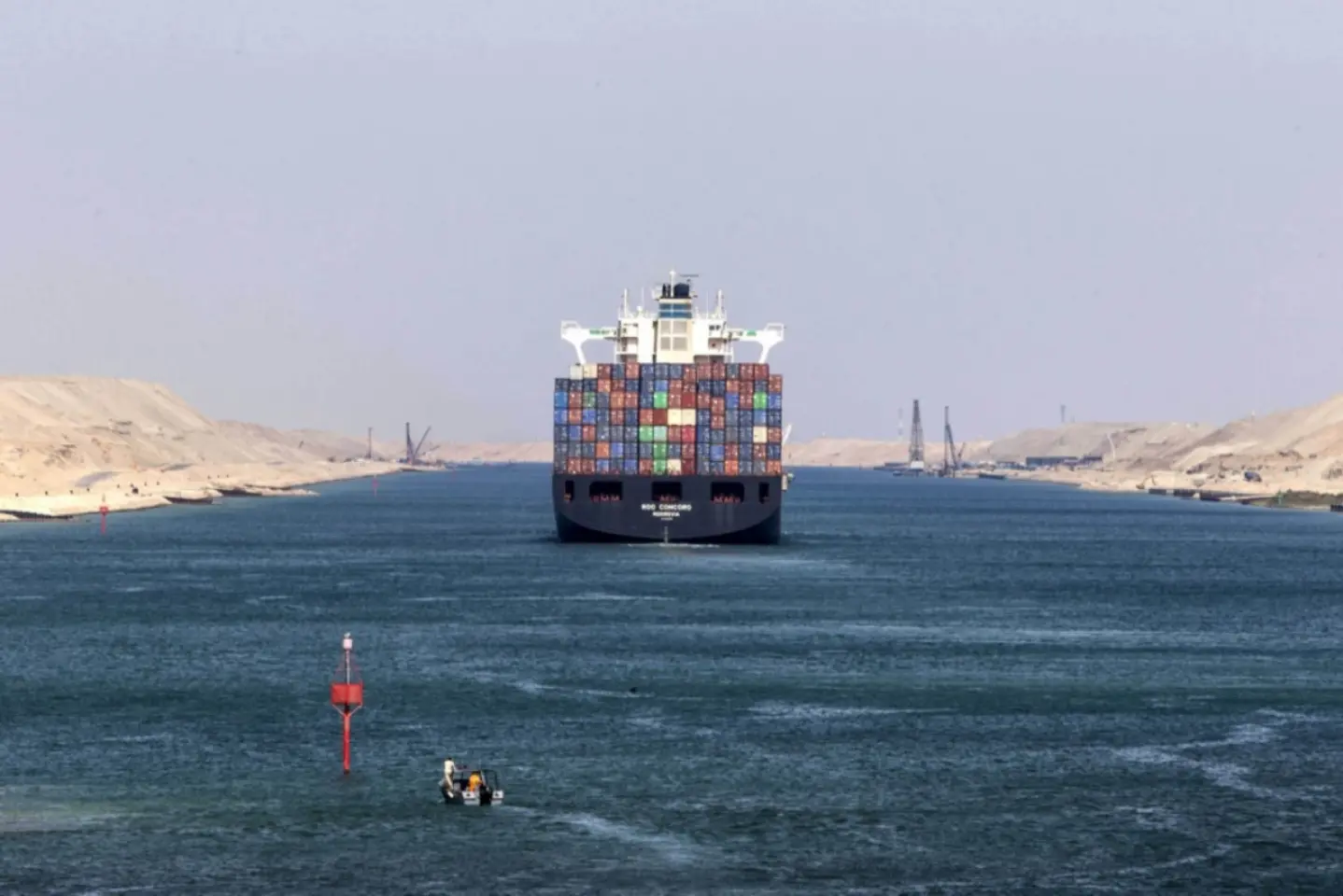 Trump solicită ca navele americane să tranziteze liber canalele Panama și Suez