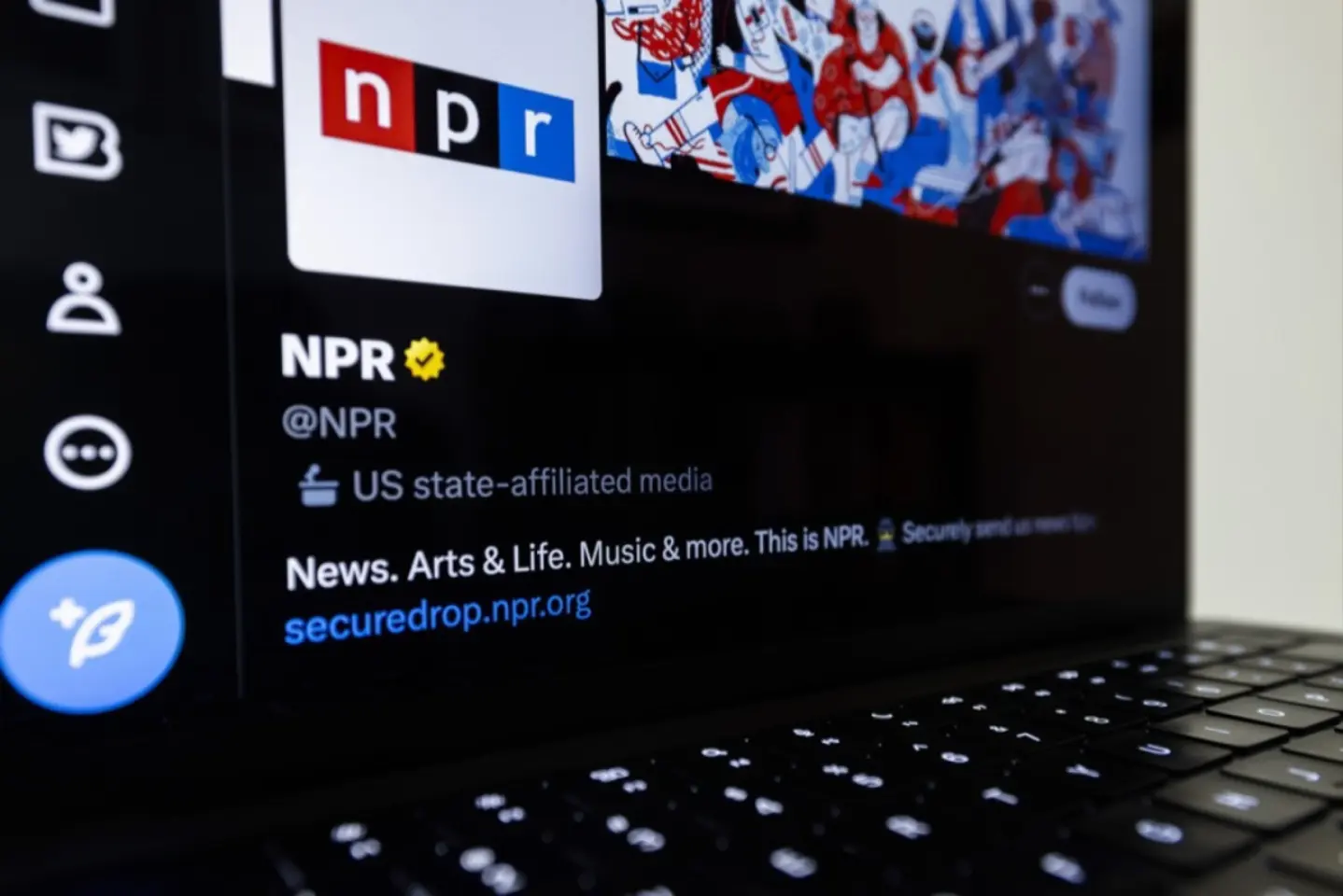 Donald Trump suspendă finanțarea televiziunii PBS și radioului NPR
