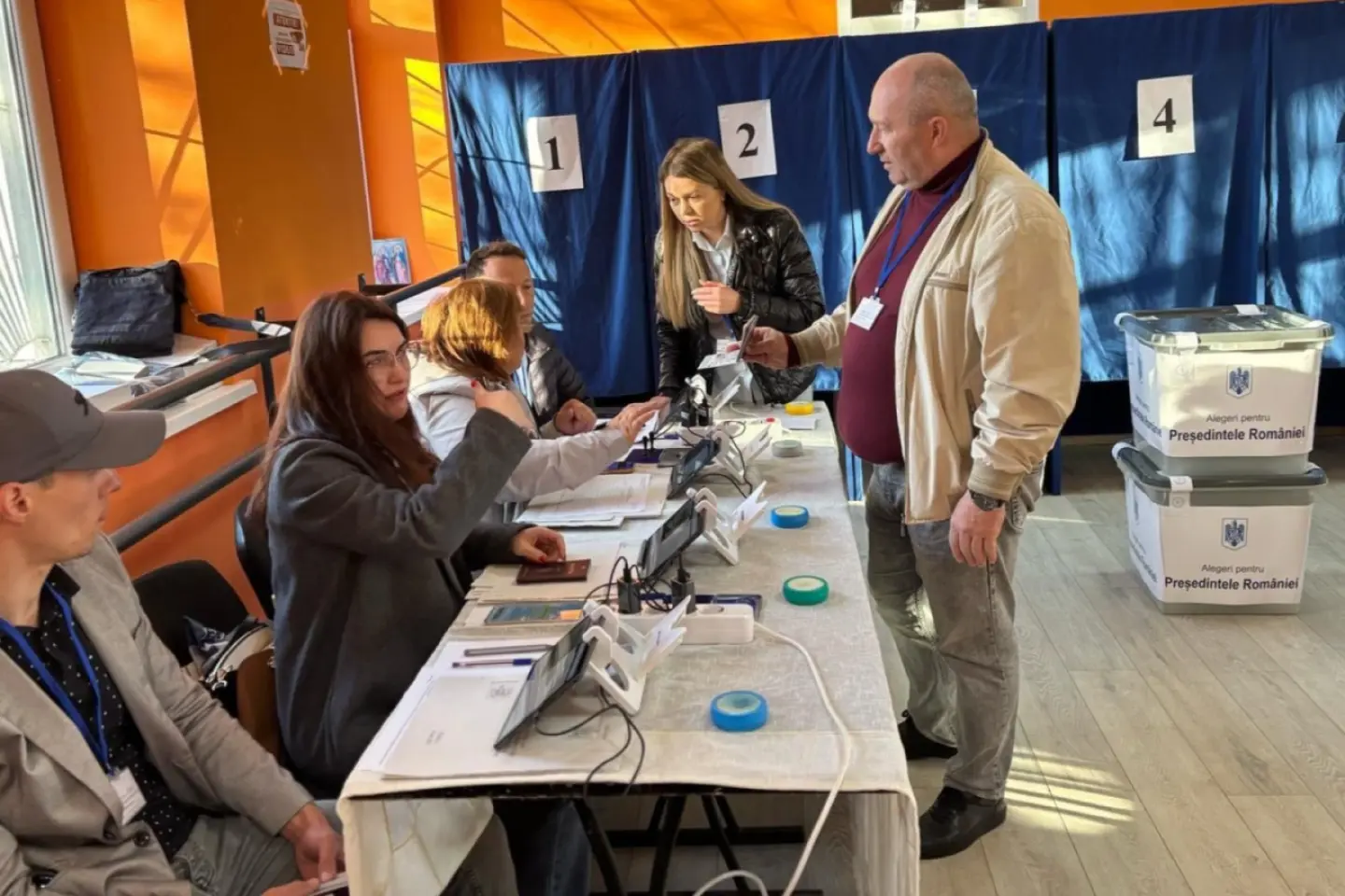 ALEGERI PREZIDENȚIALE ÎN ROMÂNIA/ Peste 33 de mii de persoane au votat în R. Moldova
