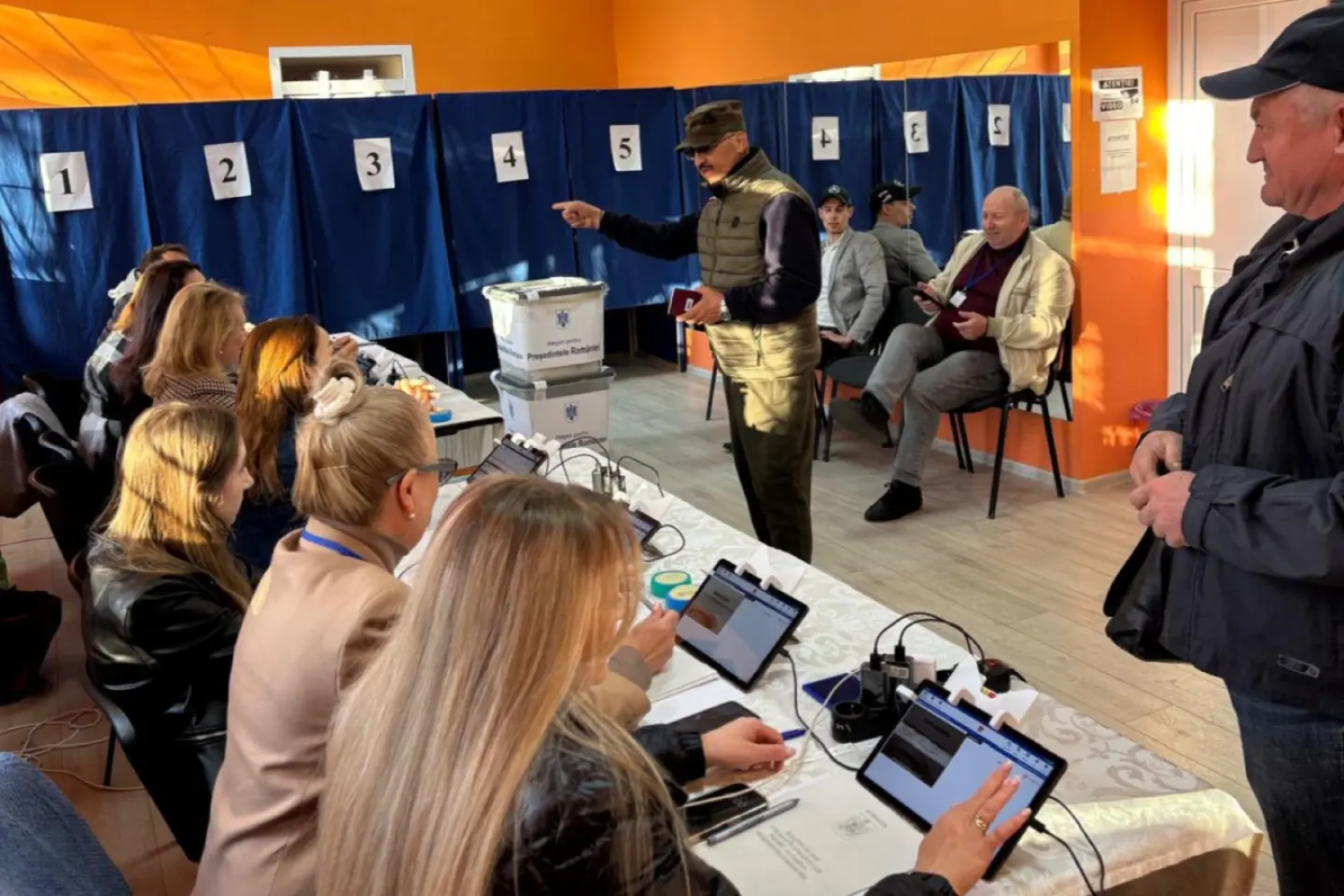 ALEGERI PREZIDENȚIALE ÎN ROMÂNIA/  70 de mii de persoane au votat în R. Moldova până la ora 15 