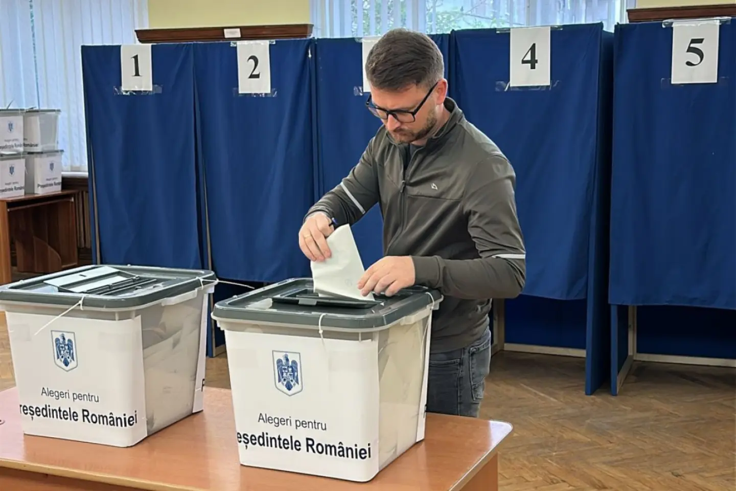 ALEGERI PREZIDENȚIALE ÎN ROMÂNIA/ Prezență record în R. Moldova. Peste 90 de mii de persoane au votat președintele român
