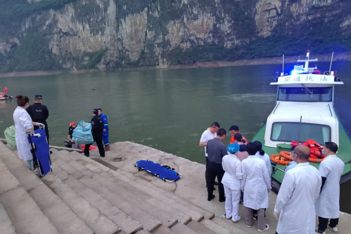 Nouă morți și 70 de răniți în urma scufundării a două vase cu turiști în China