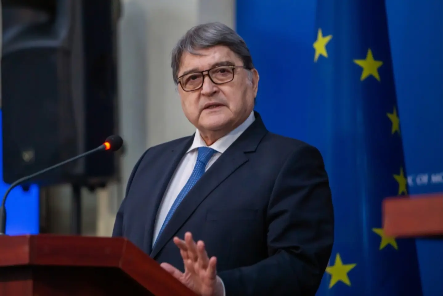 România: moţiune simplă împotriva ministrului de Externe, Emil Hurezeanu