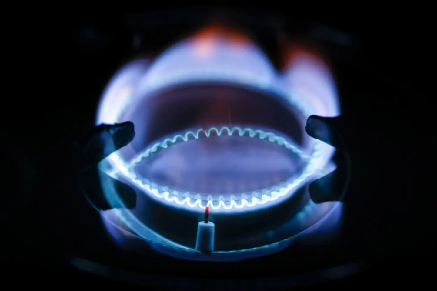 UE vrea să elimine importul de gaze ruseşti până la finalul lui 2027