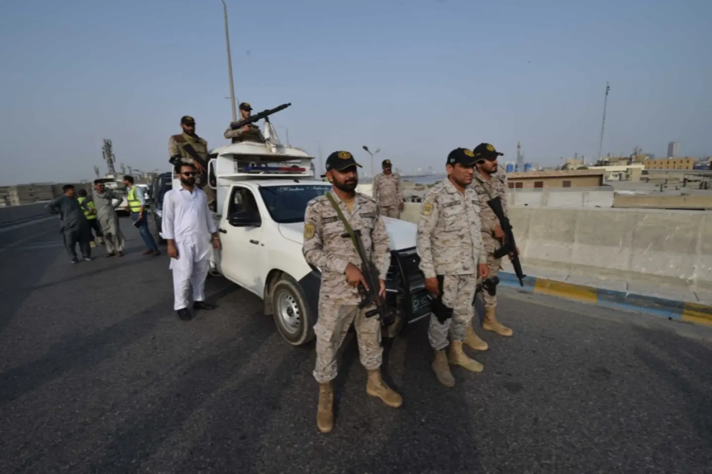 Pakistanul anunţă lansarea unei ofensive militare împotriva Indiei