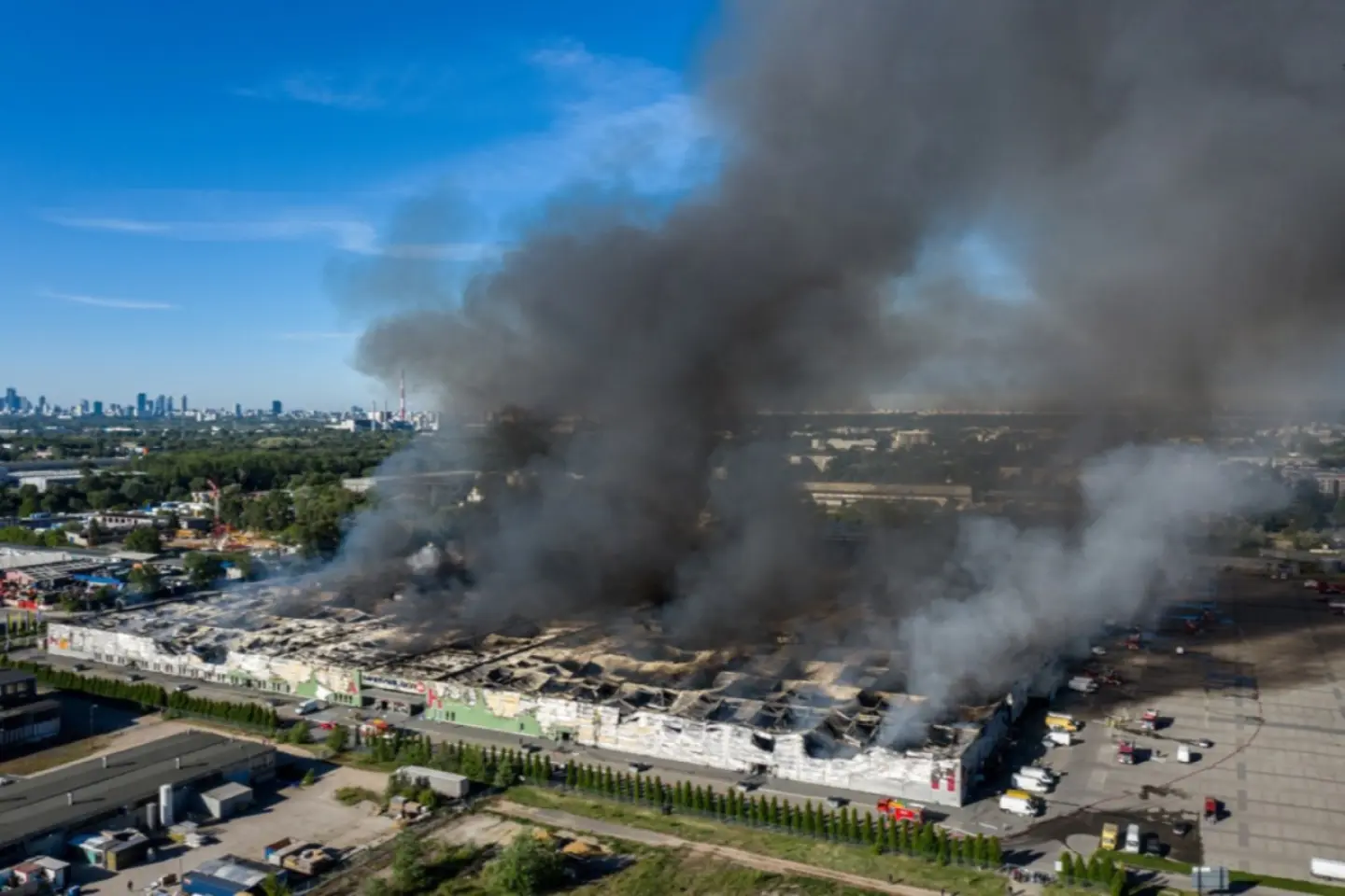 Polonia acuză serviciile secrete ruse de incendierea unui centru comercial din Varșovia, în 2024