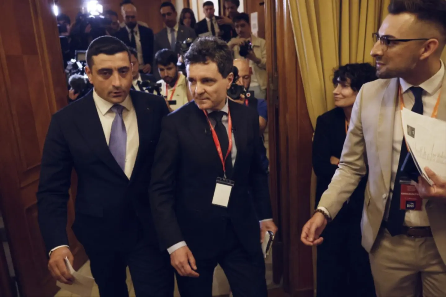 Noi cu cine votăm? Scenarii și mize pentru Palatul Cotroceni