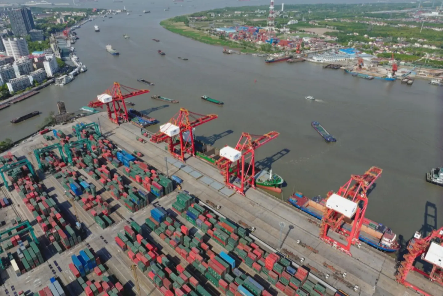 China suspendă tarifele pentru mai multe companii americane