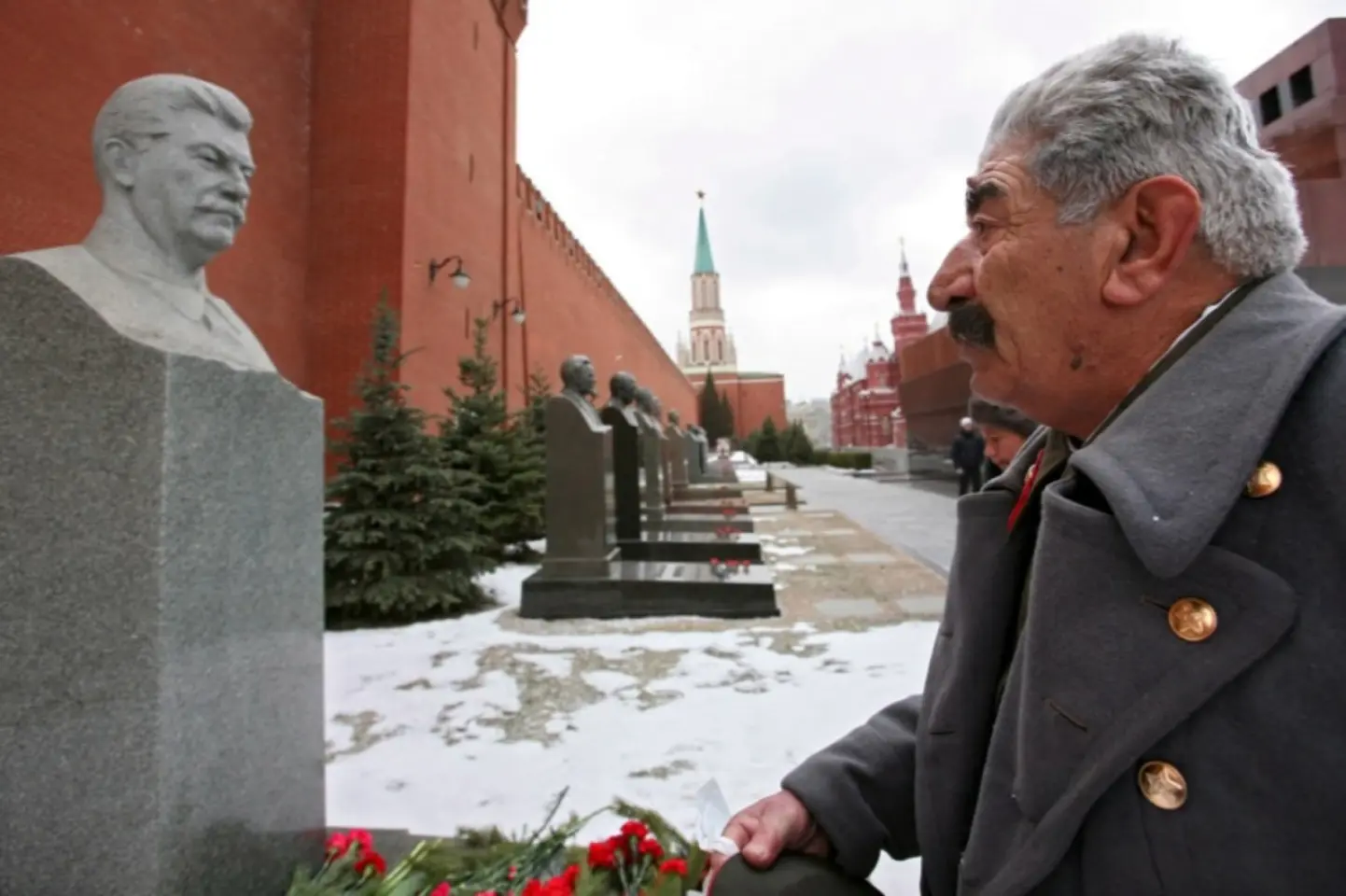 O statuie a dictatorului sovietic Iosif Visarionovici Stalin a fost reinstalată în metroul din Moscova