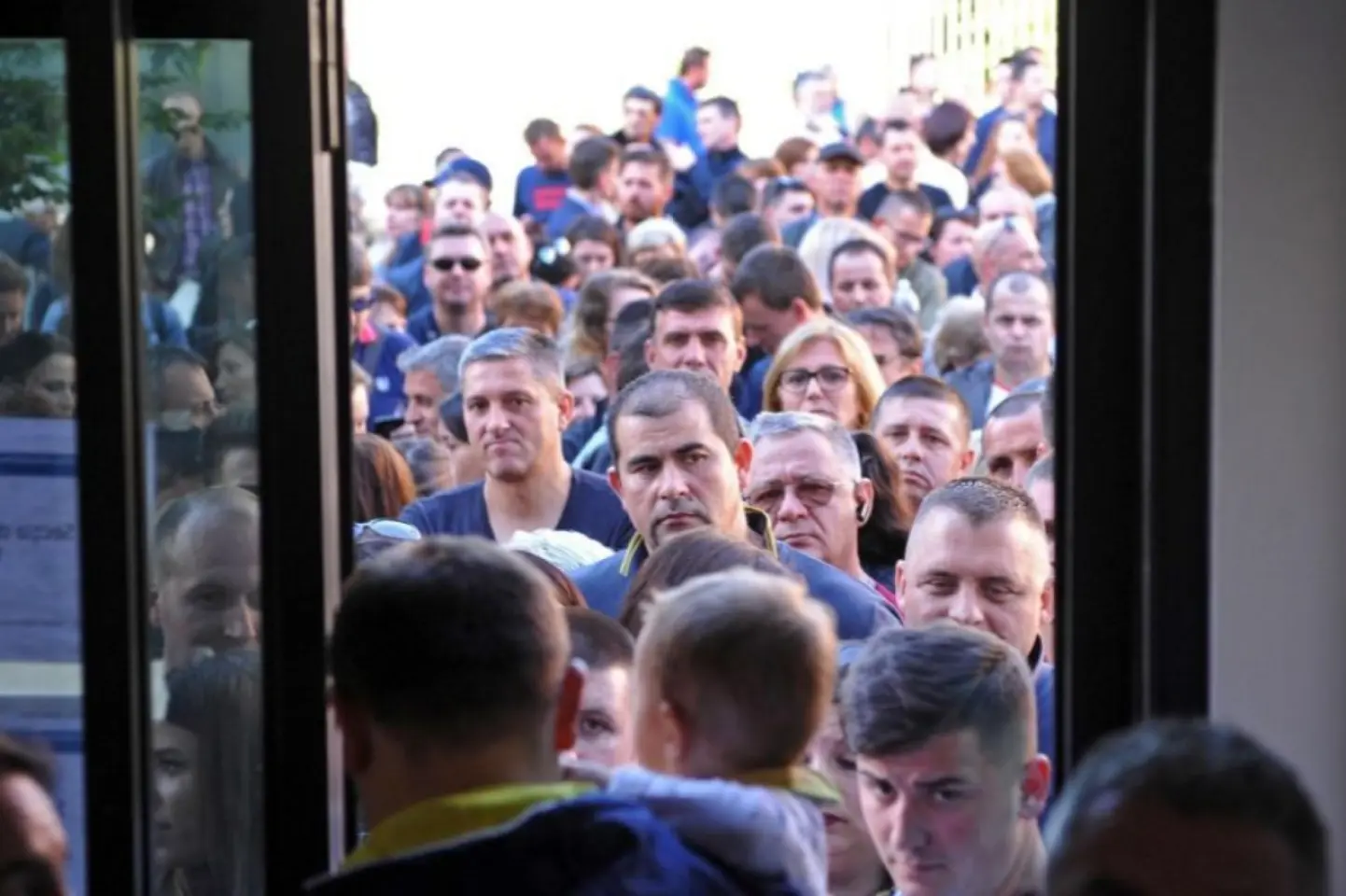România, buletin electoral: peste jumătate de milion de voturi la secţiile din străinătate