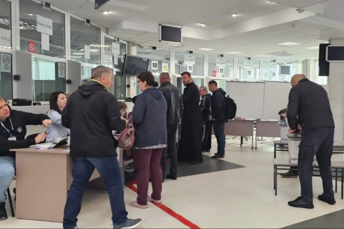 ALEGERI PREZIDENȚIALE ÎN ROMÂNIA/ Peste 100 de mii de cetățeni români au votat în R. Moldova