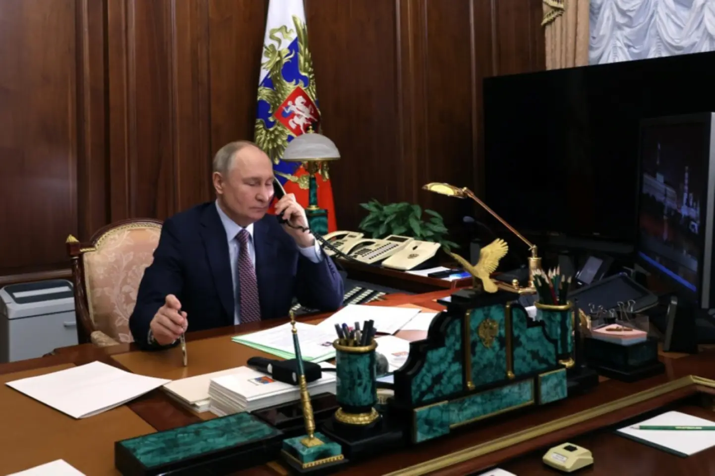 Donald Trump și Vladimir Putin au discutat telefonic