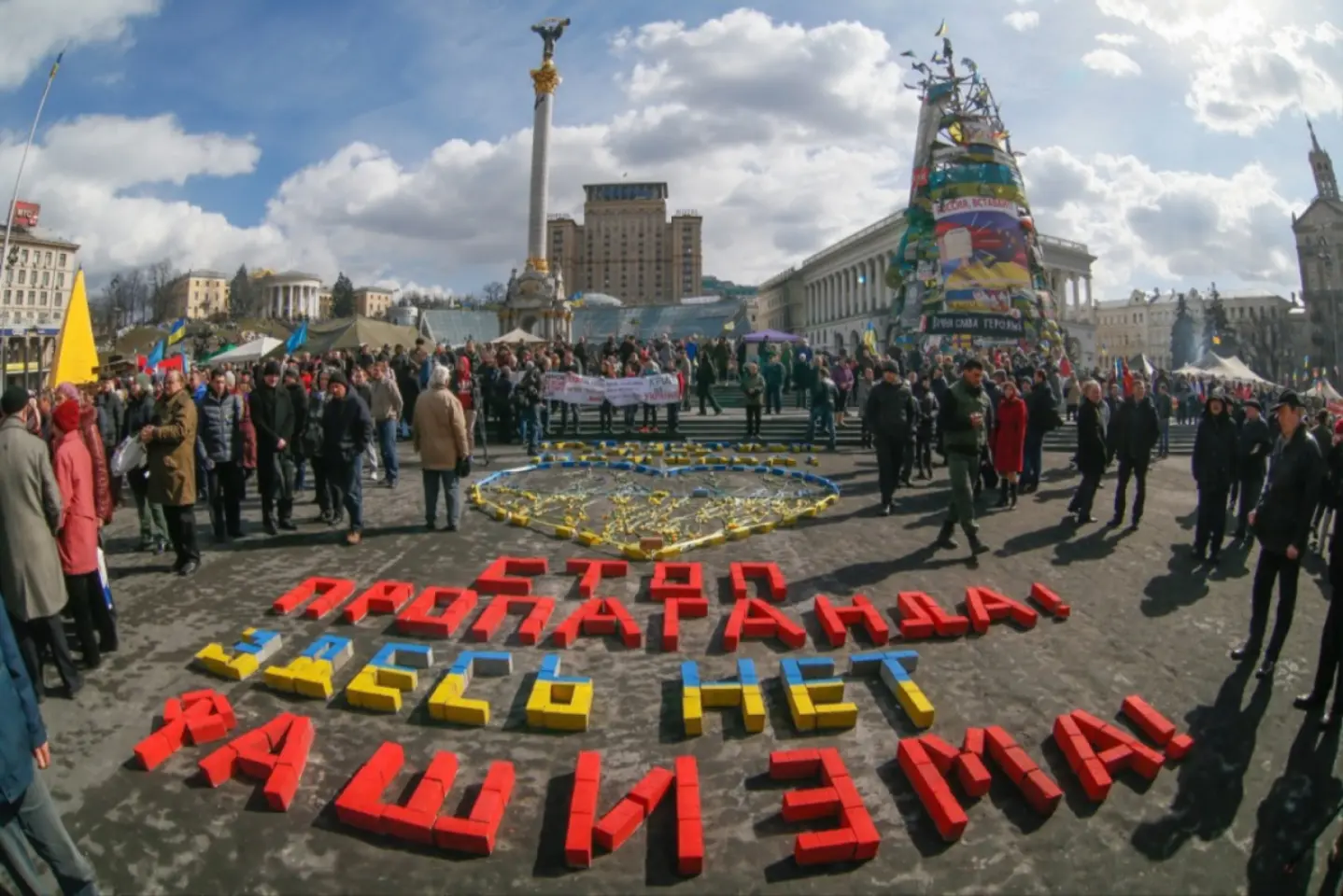 PROPAGANDĂ DE RĂZBOI: Ucraina a devenit o colonie a Occidentului, iar liderii săi perpetuează războiul pentru a se îmbogăți 