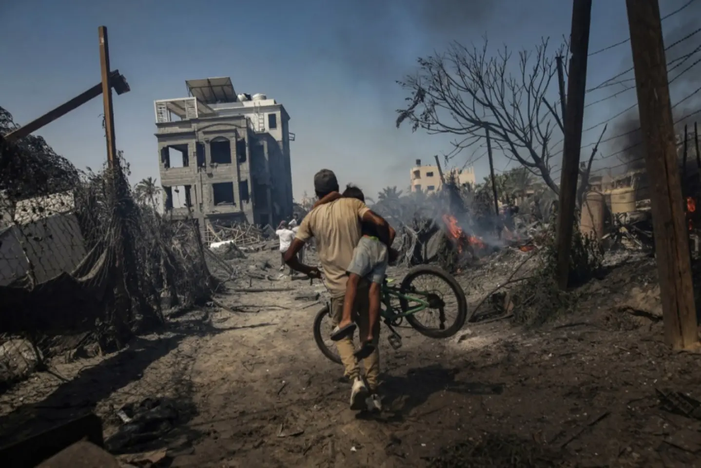 Doi colaboratori ai Crucii Roşii în Gaza, uciși într-un atac israelian
