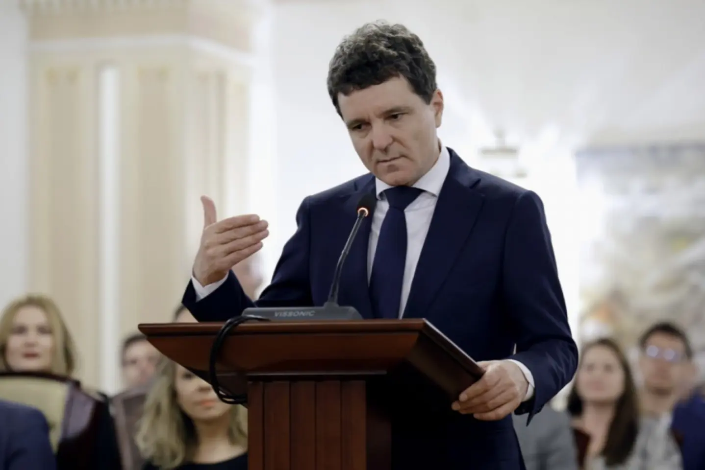 Nicușor Dan a depus jurământul de şef al statului.  Noul președinte al României promite un parteneriat strategic accelerat cu Republica Moldova