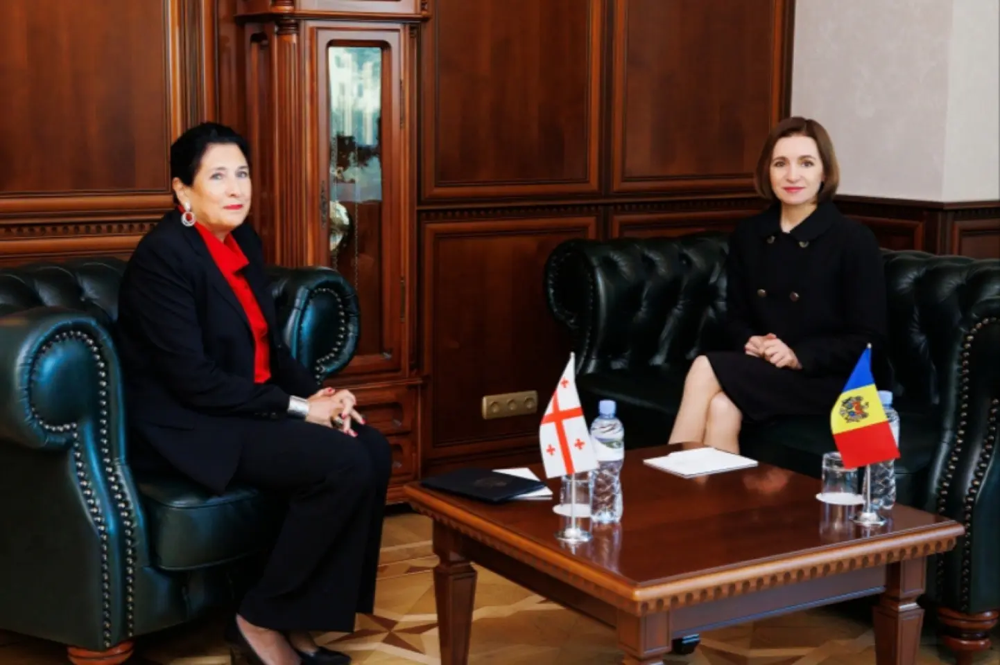 Fosta președintă a Georgiei, Salome Zurabișvili, decorată cu „Ordinul Republicii” de către Maia Sandu