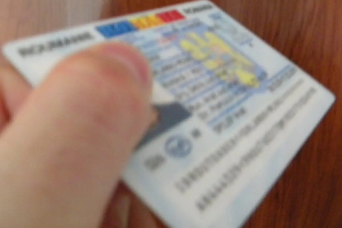 Românii fără domiciliu în țară pot obține cartea de identitate electronică, potrivit unur noi modificări legislative