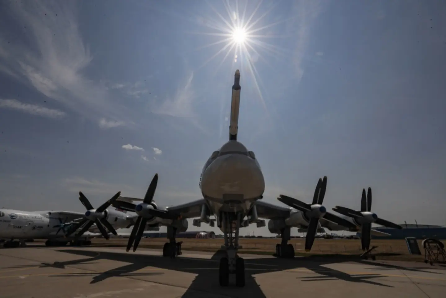 Surse: Operațiune „de amploare” a forțelor ucrainene împotriva aviației militare în Rusia