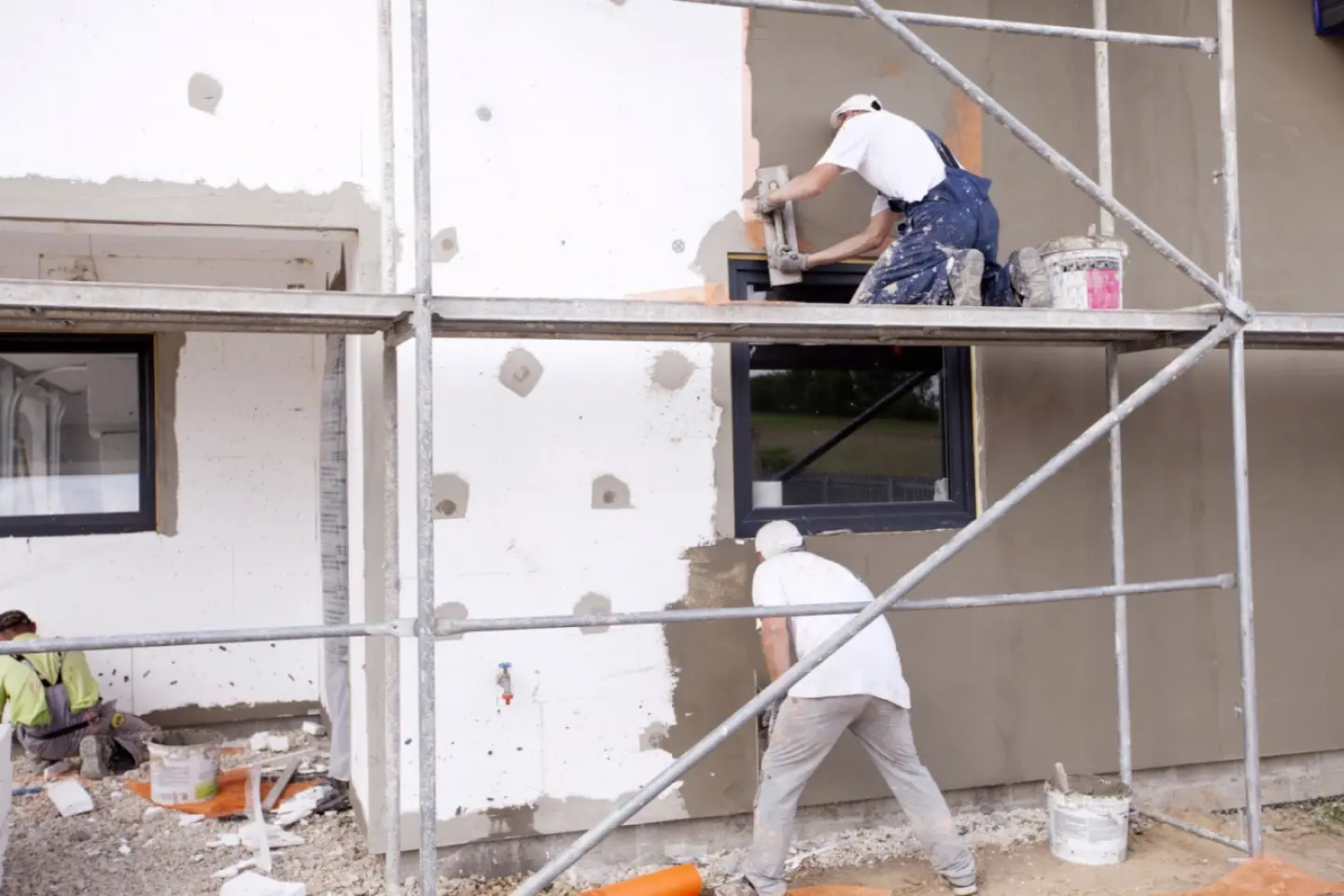Motivele şi riscurile creşterii vertiginoase a preţurilor la locuinţe