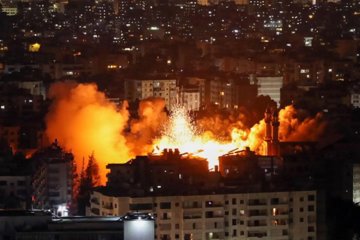Israelul a bombardat periferia sudică a Beirutului