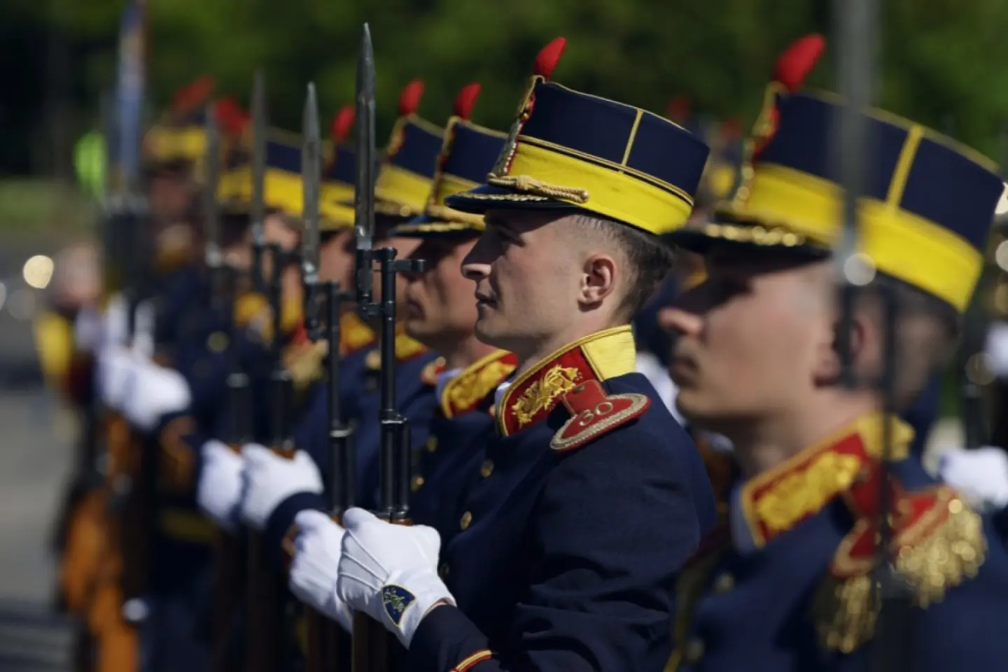 Ministerul Apărării de la București denunță dezinformarea privind convocarea românilor din străinătate la centre militare din ţară