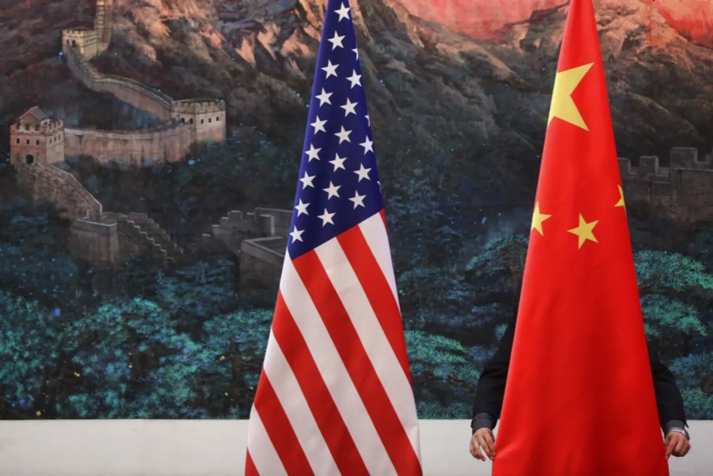 Trump anunţă noi negocieri pe teme comerciale sino-americane, la Londra