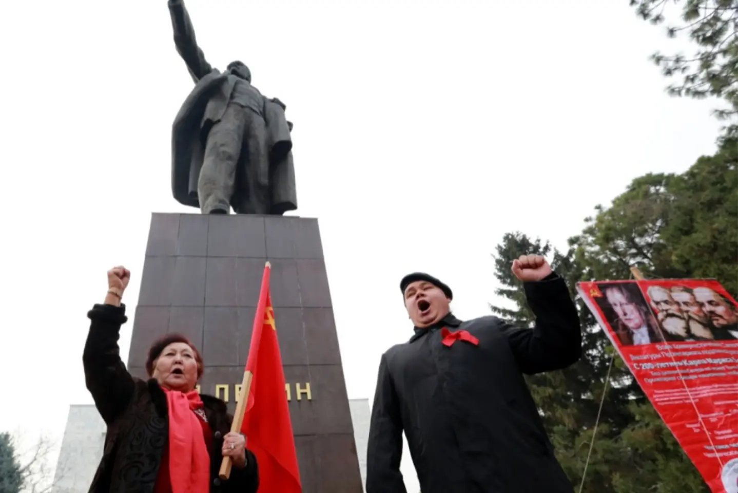 Kîrgîzstanul a demontat cel mai înalt monument din Asia Centrală dedicat fondatorului regimului bolșevic, Vladimir Ilici Lenin