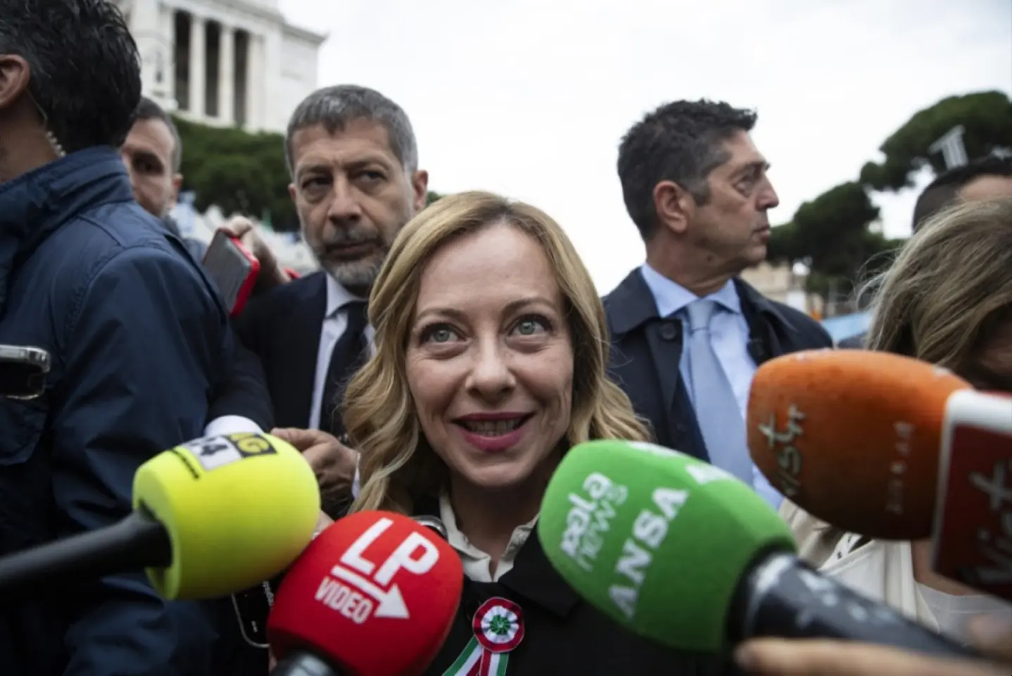 Italienii, aşteptaţi la urne pentru cinci referendumuri