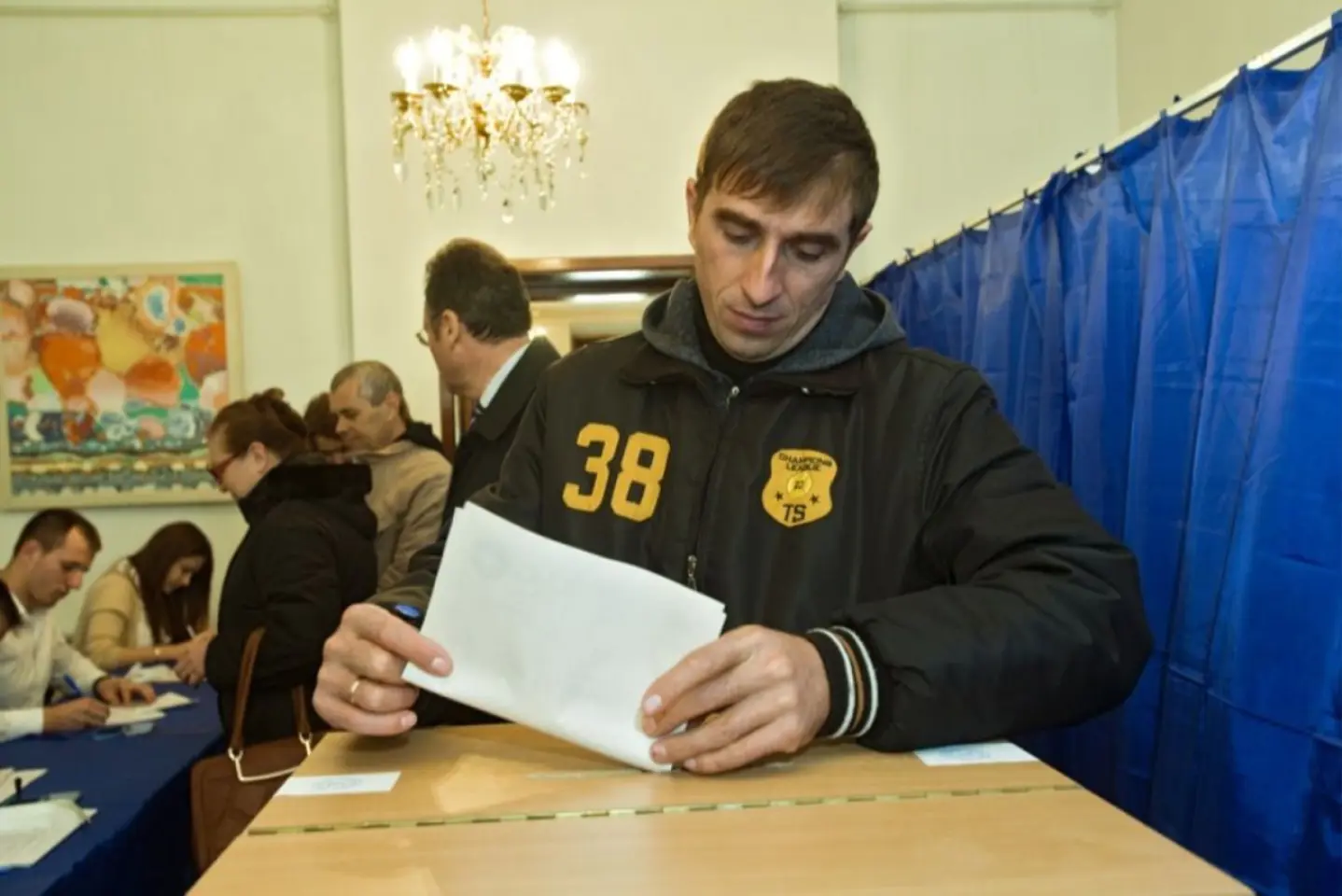 Senatul de la Bucureşti a respins propunerea de modificare a numărului de parlamentari în funcţie de cel al românilor care trăiesc în străinătate 