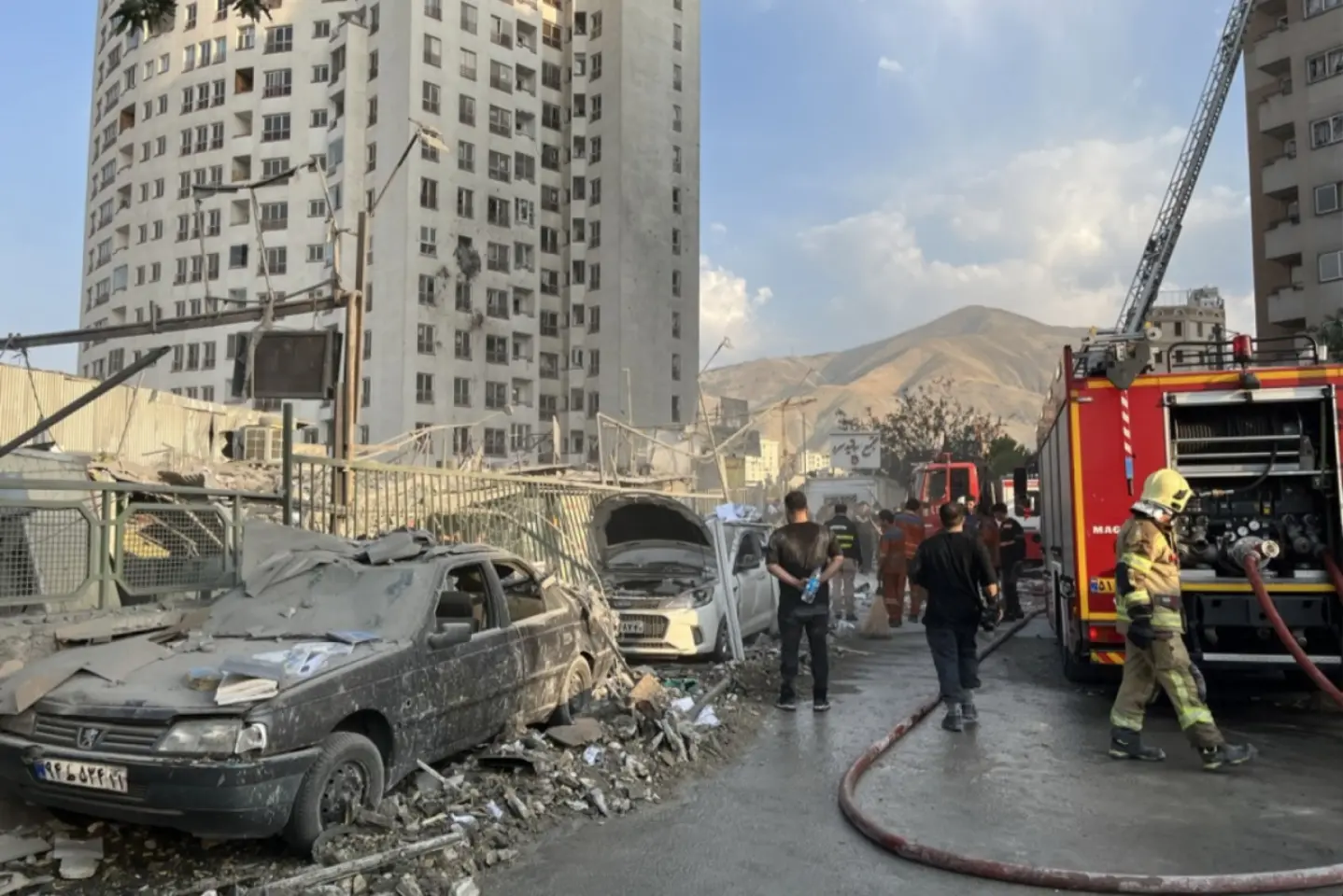 Israelul a atacat Iranul, oficial al armatei afirmă că cele două țări sunt în război / UPDATE